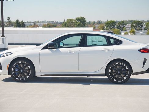 Used 2026 BMW M235i xDrive w/ Technology Package AWD/4WD image 4
