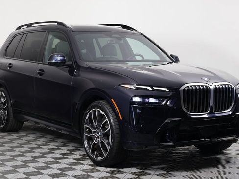 Used 2023 BMW X7 xDrive40i w/ M Sport Package AWD/4WD image 3