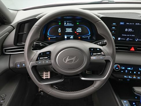 Used 2025 Hyundai Elantra Sport FWD image 13