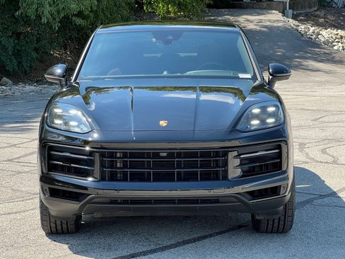 Certified 2024 Porsche Cayenne Coupe AWD/4WD image 7