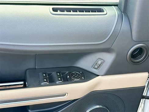 Used 2022 Ford Expedition XLT image 19