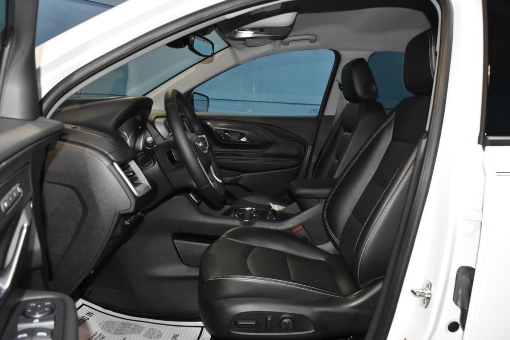 Used 2024 GMC Terrain SLT w/ Tech Package AWD/4WD image 9