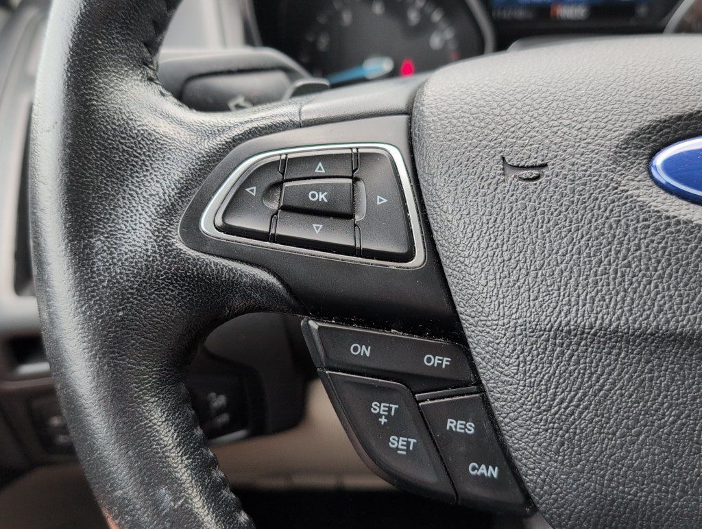 Used 2016 Ford Focus SE w/ SE Sport Package FWD image 13