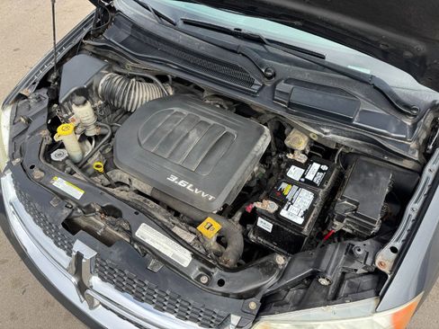 Used 2012 Dodge Grand Caravan SXT FWD image 22