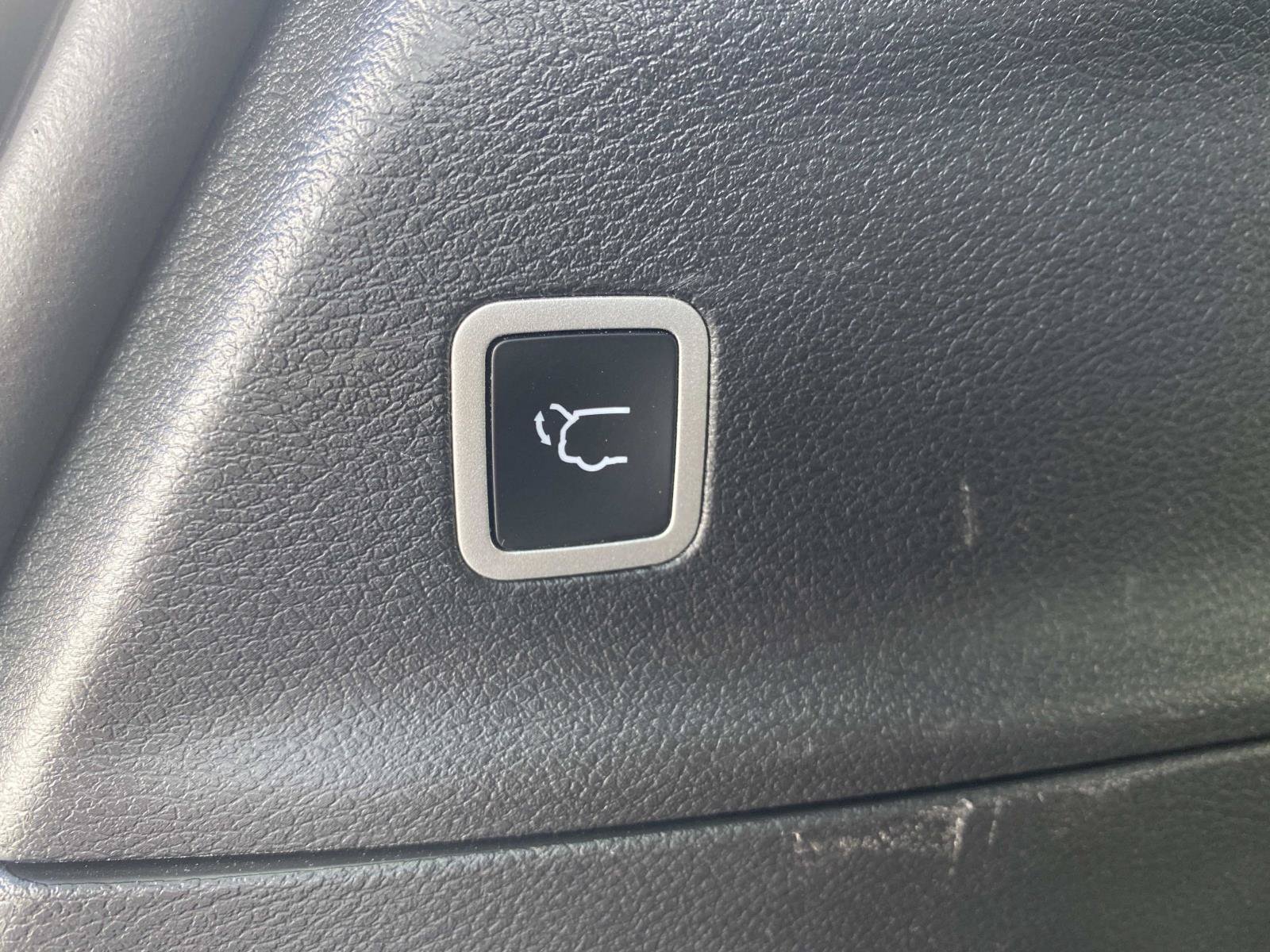 Used 2025 Chrysler Pacifica Limited FWD image 8