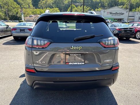 Used 2019 Jeep Cherokee Latitude Plus w/ Cold Weather Group AWD/4WD image 4