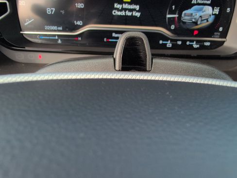 Used 2024 GMC Yukon Denali w/ Advanced Technology Package image 27