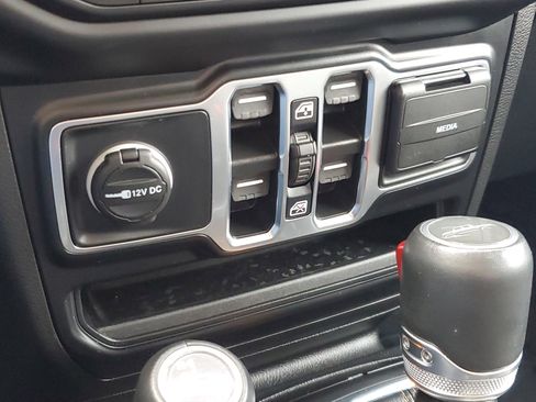 Used 2022 Jeep Gladiator Overland image 19