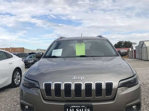 Used 2019 Jeep Cherokee Latitude w/ Popular Appearance Group image 2