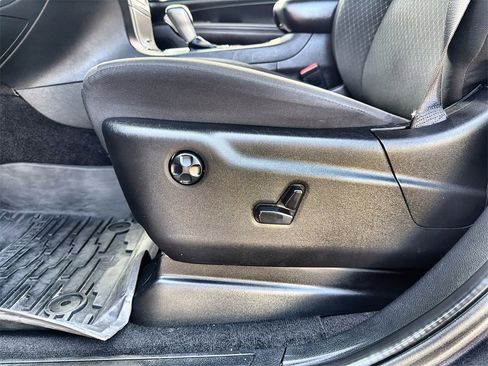 Used 2021 Jeep Grand Cherokee Laredo image 14