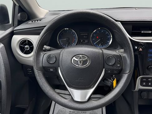 Used 2019 Toyota Corolla LE FWD image 11