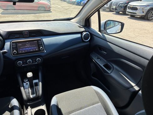 Used 2025 Nissan Versa SV image 30