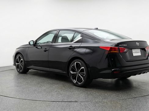 Used 2025 Nissan Altima 2.5 SR FWD image 6