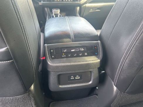 Certified 2025 Nissan Pathfinder SL FWD image 24