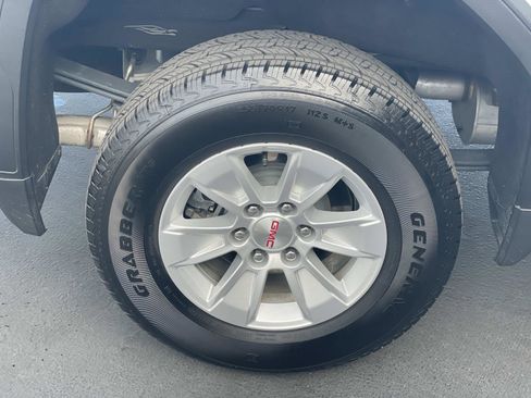 Used 2025 GMC Sierra 1500 SLE w/ Preferred Package image 30