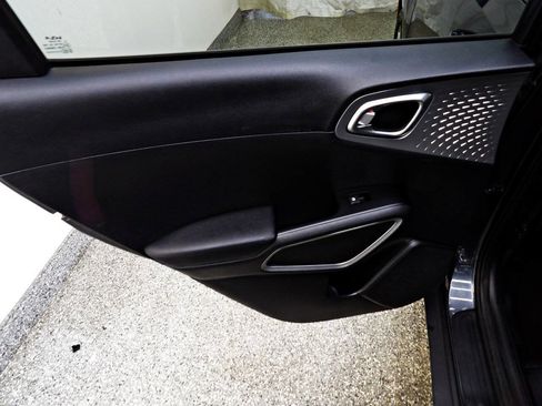 Used 2022 Kia Soul LX w/ Technology Package FWD image 9