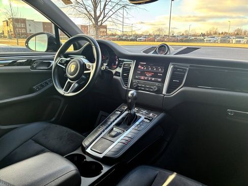Used 2017 Porsche Macan w/ Driver Memory Package image 37