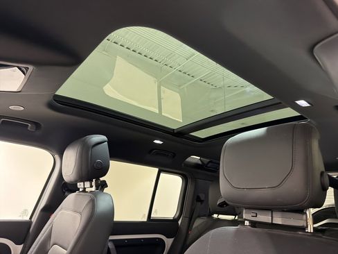 Used 2023 Land Rover Defender 110 X-Dynamic SE image 19