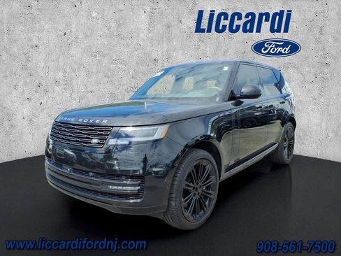 Used 2024 Land Rover Range Rover SE AWD/4WD image 3
