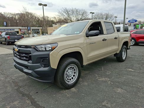 Used 2023 Chevrolet Colorado W/T image 3