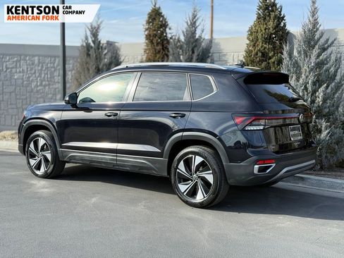 Used 2025 Volkswagen Taos SE image 5