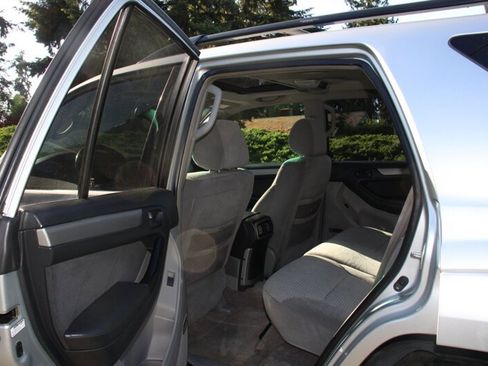 Used 2005 Toyota 4Runner SR5 AWD/4WD image 16