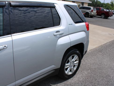 Used 2010 GMC Terrain SLE FWD image 4
