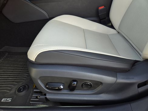 New 2025 Lexus ES 350 w/ Premium Package image 17