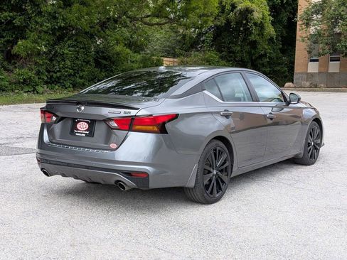 Used 2022 Nissan Altima 2.5 SR w/ Midnight Edition Package FWD image 3