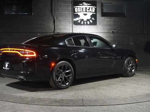 Used 2019 Dodge Charger SXT w/ Blacktop Package RWD image 10