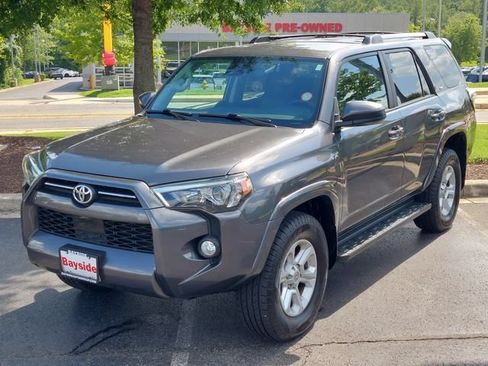 Used 2020 Toyota 4Runner SR5 AWD/4WD image 7