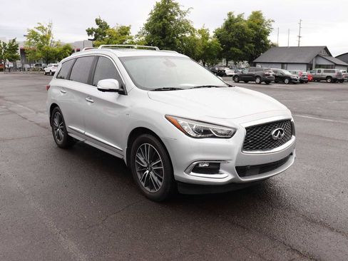 Used 2017 INFINITI QX60 FWD w/ Deluxe Technology Package image 3