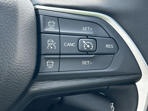 New 2025 Jeep Grand Cherokee L Altitude image 13