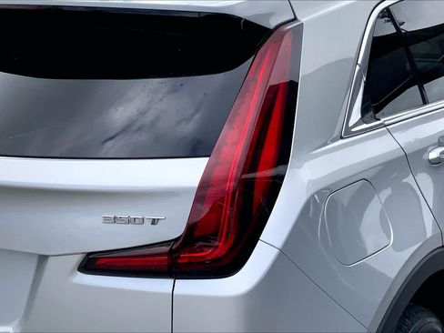 Used 2022 Cadillac XT4 Premium Luxury w/ Safety Alert Package AWD/4WD image 23