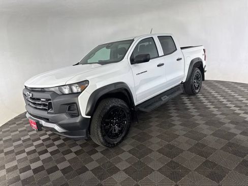 Used 2024 Chevrolet Colorado Trail Boss w/ Advanced Trailering Package AWD/4WD image 3