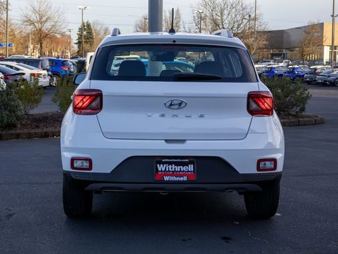 Certified 2025 Hyundai Venue SEL image 8