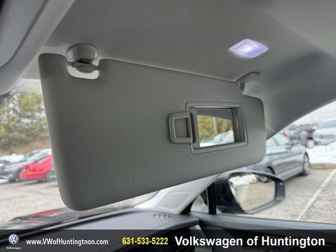 Certified 2025 Volkswagen Tiguan SE image 30