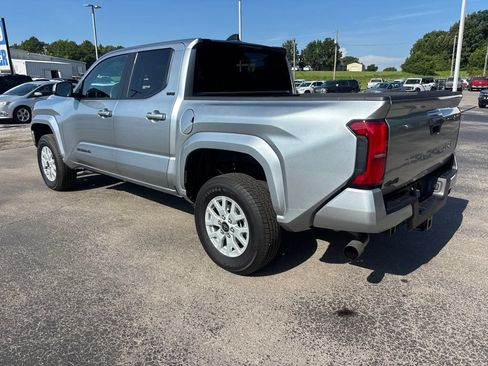 Used 2025 Toyota Tacoma SR5 AWD/4WD image 5