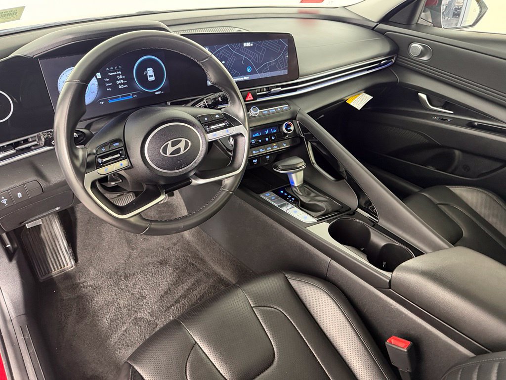Used 2025 Hyundai Elantra Limited FWD image 13