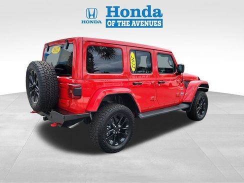 Used 2022 Jeep Wrangler Unlimited Sahara w/ Cold Weather Group image 4