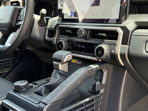 Used 2026 Toyota 4Runner Limited AWD/4WD image 39