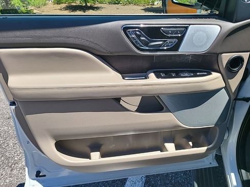 Used 2024 Lincoln Navigator Reserve AWD/4WD image 15