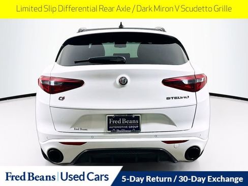Used 2022 Alfa Romeo Stelvio Veloce image 7