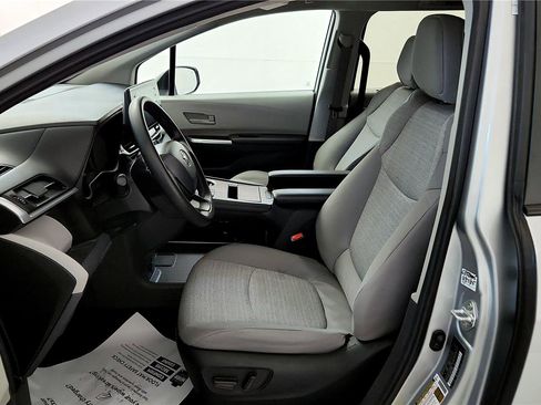 Used 2024 Toyota Sienna LE image 16