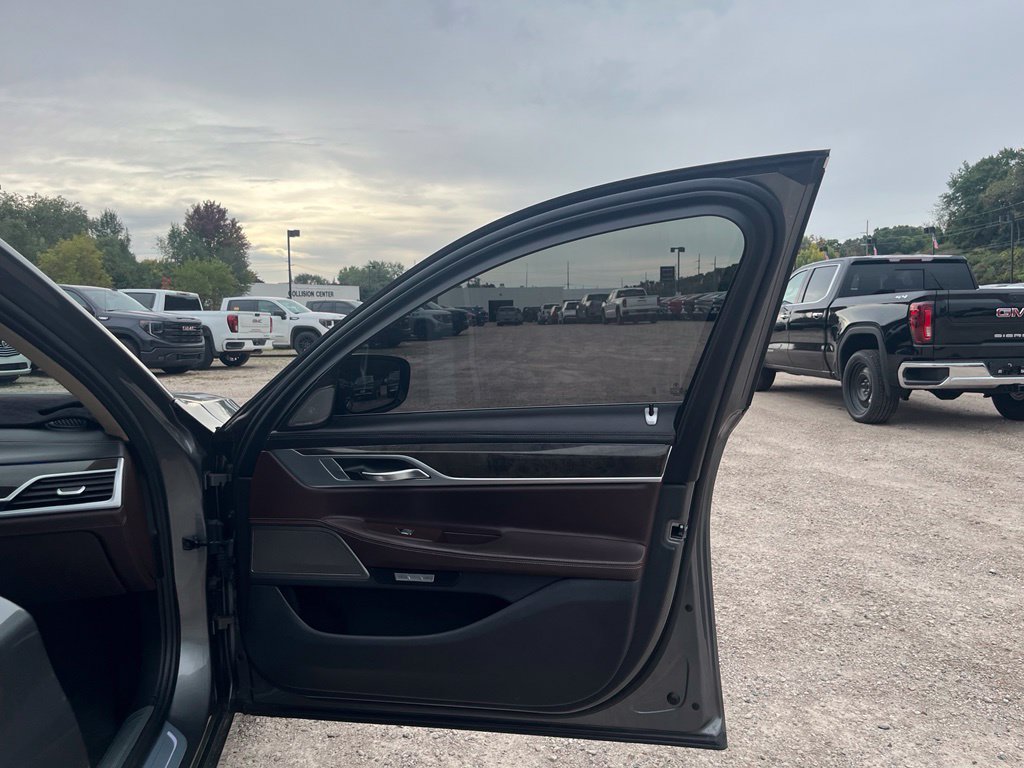 Used 2016 BMW 740i RWD image 33