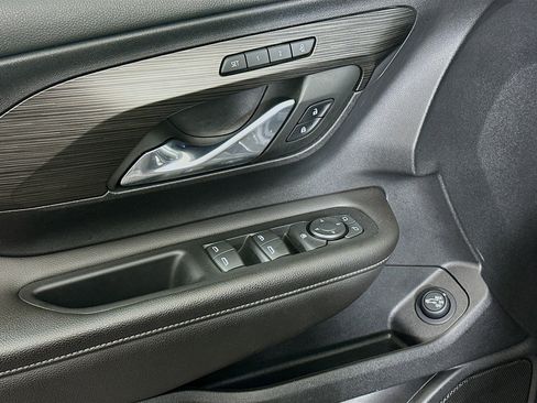 Used 2023 GMC Terrain SLT image 15