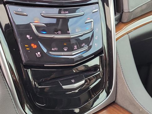 Used 2019 Cadillac Escalade ESV Luxury image 31