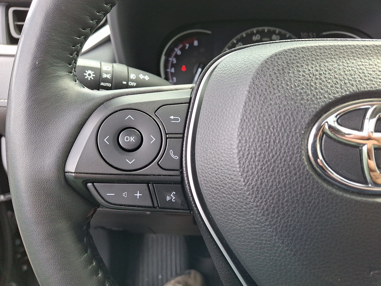 Used 2019 Toyota RAV4 Limited w/ Advanced Technology Package AWD/4WD image 23