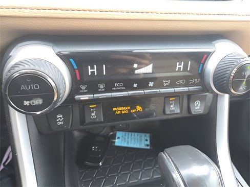 Used 2021 Toyota RAV4 XLE Premium image 28