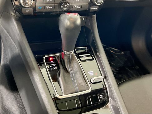 Used 2022 Jeep Compass Latitude w/ Sun and Sound Group AWD/4WD image 16